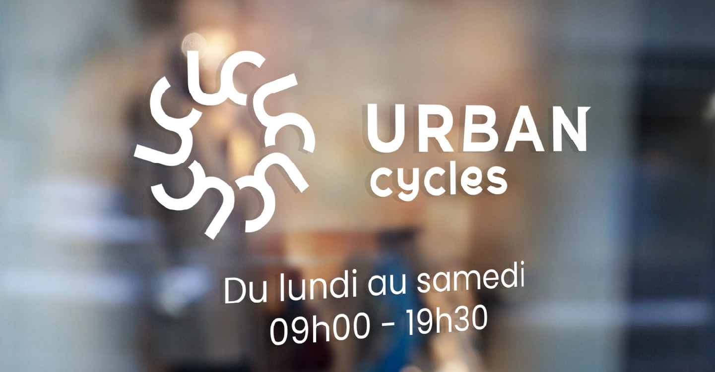 Logo sur une vitrine de magasin